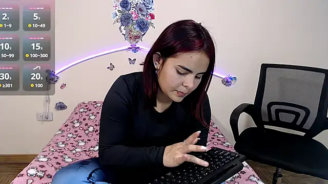 Snapshot of Valeryxs chatting on 11/18/25, 08:35 Valeryxs online show from 11/18/25, 08:35