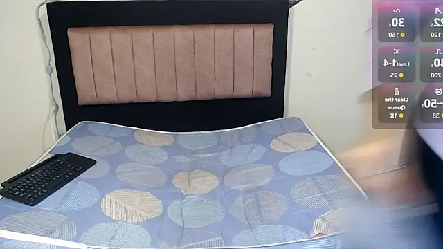 Snapshot of Valeryxs chatting on 12/15/25, 08:13 Valeryxs online show from 12/15/25, 08:13