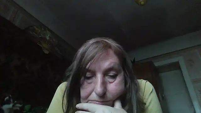 Snapshot of AnnaLive570 chatting on 09/30/25, 12:43 AnnaLive570 online show from 09/30/25, 12:43