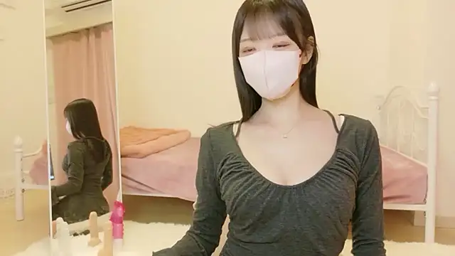 Snapshot of roachan_ chatting on 02/10/26, 03:27 roachan online show from 02/10/26, 03:27