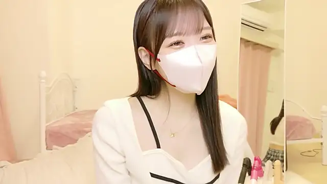 Snapshot of roachan_ chatting on 02/17/26, 01:29 roachan online show from 02/17/26, 01:29