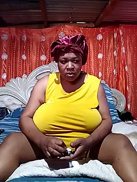 Snapshot of BUSTY_QUEEEN chatting on 10/15/25, 06:02 BUSTY QUEEEN online show from 10/15/25, 06:02