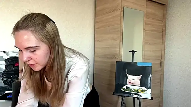 Myrira Light online show from 09/11/25, 01:33