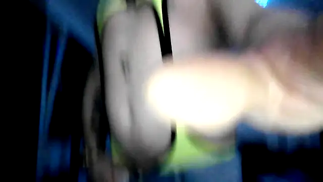 Snapshot of hellgirl1980 chatting on 09/14/25, 01:27 hellgirl1980 online show from 09/14/25, 01:27