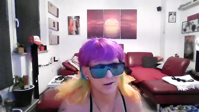 Snapshot of hellgirl1980 chatting on 09/24/25, 11:08 hellgirl1980 online show from 09/24/25, 11:08