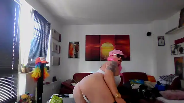 Snapshot of hellgirl1980 chatting on 10/02/25, 10:33 hellgirl1980 online show from 10/02/25, 10:33