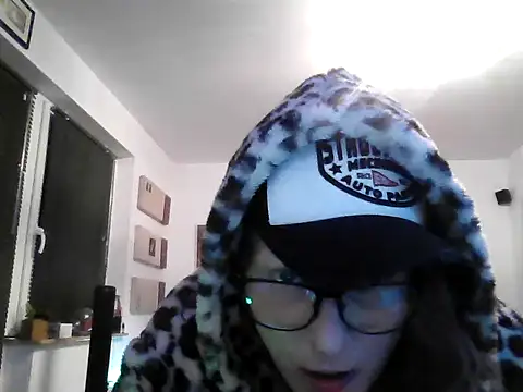 Snapshot of hellgirl1980 chatting on 10/10/25, 01:59 hellgirl1980 online show from 10/10/25, 01:59