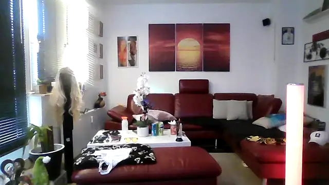 Snapshot of hellgirl1980 chatting on 10/13/25, 01:22 hellgirl1980 online show from 10/13/25, 01:22