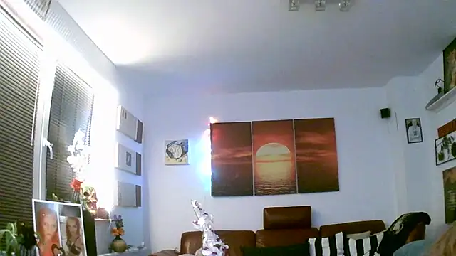 Snapshot of hellgirl1980 chatting on 11/02/25, 11:29 hellgirl1980 online show from 11/02/25, 11:29