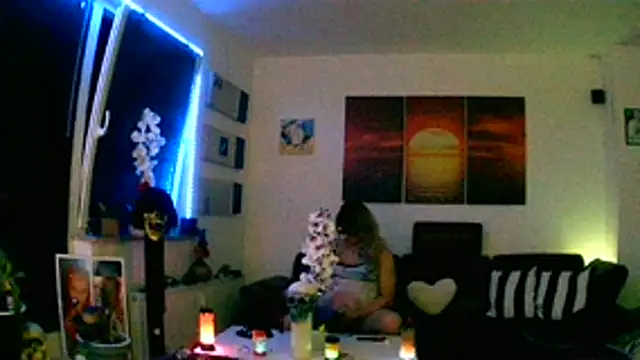 Snapshot of hellgirl1980 chatting on 11/10/25, 02:54 hellgirl1980 online show from 11/10/25, 02:54