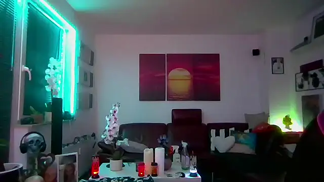 Snapshot of hellgirl1980 chatting on 11/19/25, 11:05 hellgirl1980 online show from 11/19/25, 11:05