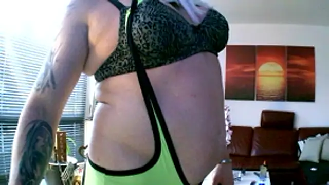 Snapshot of hellgirl1980 chatting on 11/24/25, 12:49 hellgirl1980 online show from 11/24/25, 12:49