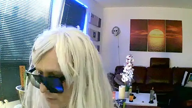 Snapshot of hellgirl1980 chatting on 11/25/25, 07:41 hellgirl1980 online show from 11/25/25, 07:41