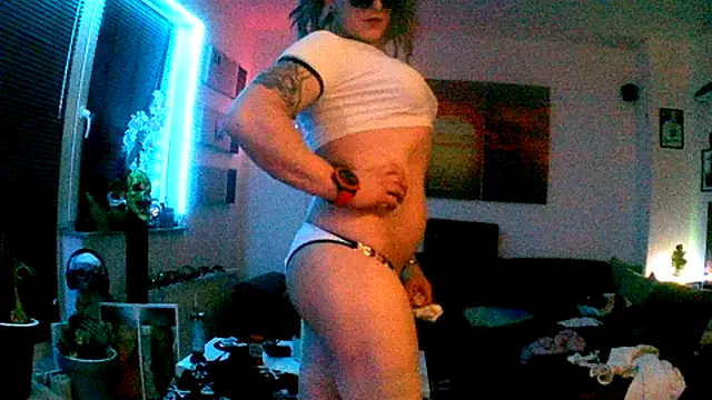 Snapshot of hellgirl1980 chatting on 12/01/25, 06:24 hellgirl1980 online show from 12/01/25, 06:24