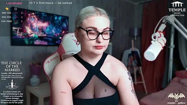 Snapshot of Wounded_Goddess_ chatting on 11/12/25, 05:24 Wounded Goddess online show from 11/12/25, 05:24