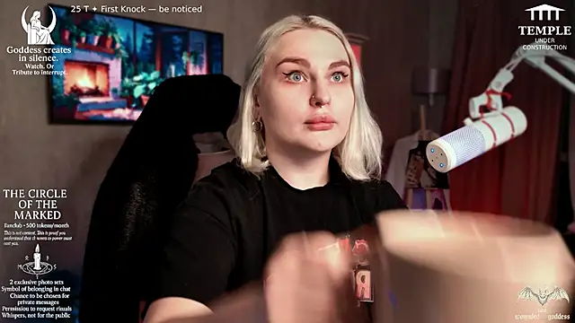 Snapshot of Wounded_Goddess_ chatting on 11/13/25, 08:30 Wounded Goddess online show from 11/13/25, 08:30