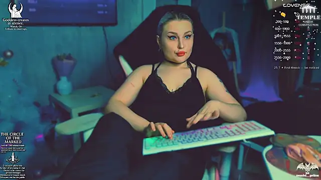 Snapshot of Wounded_Goddess_ chatting on 12/17/25, 03:51 Wounded Goddess online show from 12/17/25, 03:51