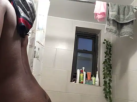 littyleesh1 online show from 06/06/26, 12:49