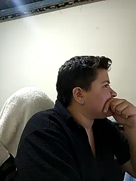 Noha Whiitee online show from 11/21/25, 03:49