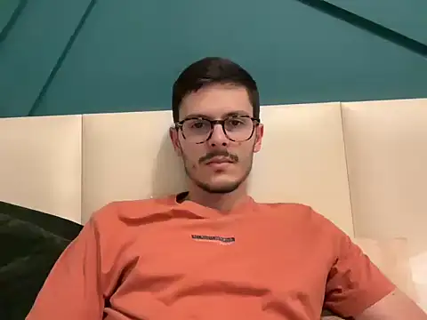 gabemodel online show from 09/10/25, 11:38