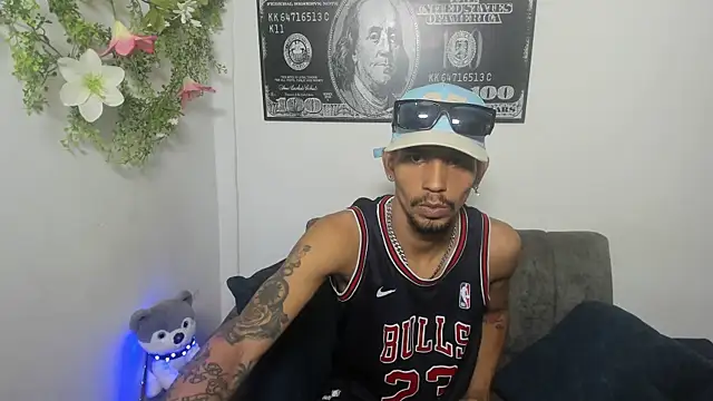 carl jhonson821 online show from 11/12/25, 12:38