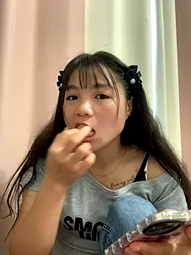 Snapshot of Emlyly-18 chatting on 09/17/25, 06:59 Emlyly-18 online show from 09/17/25, 06:59