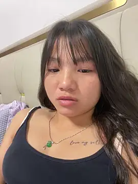 Snapshot of Emlyly-18 chatting on 09/18/25, 11:01 Emlyly-18 online show from 09/18/25, 11:01