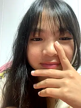 Snapshot of Emlyly-18 chatting on 09/25/25, 03:38 Emlyly-18 online show from 09/25/25, 03:38