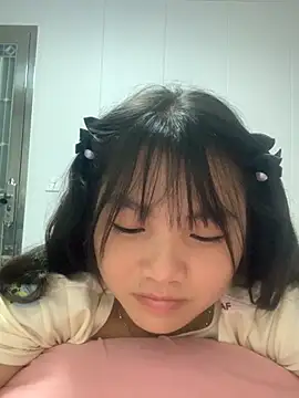 Snapshot of Emlyly-18 chatting on 09/26/25, 02:10 Emlyly-18 online show from 09/26/25, 02:10