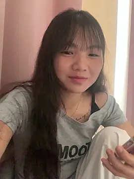 Snapshot of Emlyly-18 chatting on 09/27/25, 06:18 Emlyly-18 online show from 09/27/25, 06:18