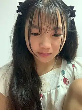 Snapshot of Emlyly-18 chatting on 09/29/25, 12:49 Emlyly-18 online show from 09/29/25, 12:49