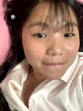 Snapshot of Emlyly-18 chatting on 09/30/25, 05:29 Emlyly-18 online show from 09/30/25, 05:29