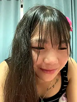 Snapshot of Emlyly-18 chatting on 10/05/25, 01:37 Emlyly-18 online show from 10/05/25, 01:37