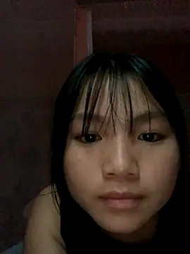 Snapshot of Emlyly-18 chatting on 10/06/25, 10:51 Emlyly-18 online show from 10/06/25, 10:51