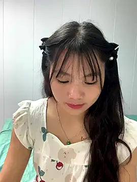 Snapshot of Emlyly-18 chatting on 10/12/25, 03:16 Emlyly-18 online show from 10/12/25, 03:16