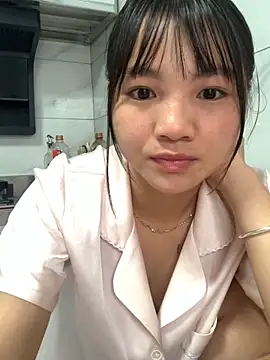 Snapshot of Emlyly-18 chatting on 10/15/25, 01:06 Emlyly-18 online show from 10/15/25, 01:06