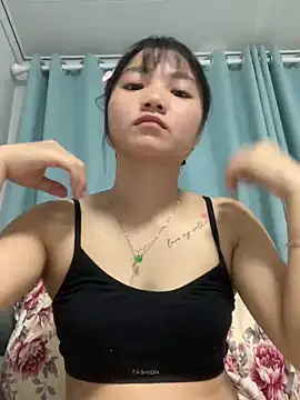 Snapshot of Emlyly-18 chatting on 10/16/25, 02:34 Emlyly-18 online show from 10/16/25, 02:34