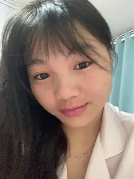 Snapshot of Emlyly-18 chatting on 10/18/25, 08:31 Emlyly-18 online show from 10/18/25, 08:31