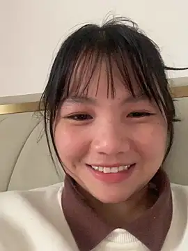 Snapshot of Emlyly-18 chatting on 10/20/25, 07:20 Emlyly-18 online show from 10/20/25, 07:20