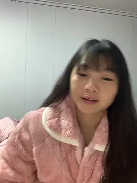 Snapshot of Emlyly-18 chatting on 10/26/25, 01:11 Emlyly-18 online show from 10/26/25, 01:11