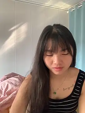 Snapshot of Emlyly-18 chatting on 11/02/25, 01:52 Emlyly-18 online show from 11/02/25, 01:52