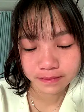 Snapshot of Emlyly-18 chatting on 11/14/25, 01:26 Emlyly-18 online show from 11/14/25, 01:26