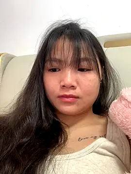 Snapshot of Emlyly-18 chatting on 11/30/25, 02:37 Emlyly-18 online show from 11/30/25, 02:37