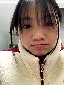 Snapshot of Emlyly-18 chatting on 12/04/25, 11:08 Emlyly-18 online show from 12/04/25, 11:08