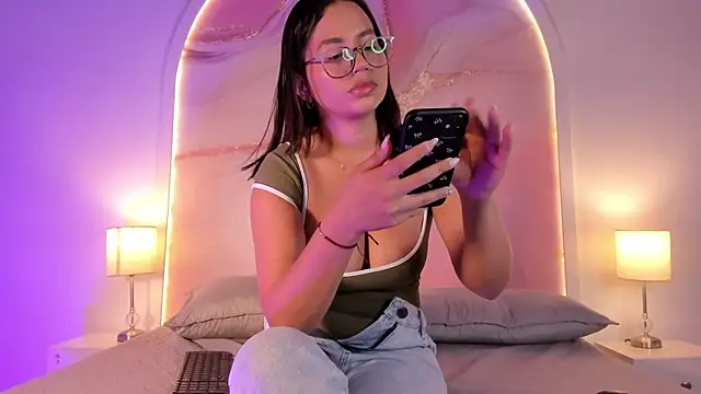 Snapshot of maria_gil chatting on 05/19/26, 11:38 maria gil online show from 05/19/26, 11:38
