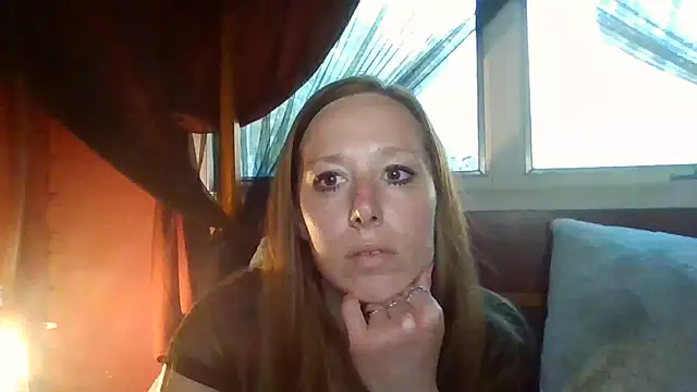 sexylittlered69 online show from 09/18/25, 08:00