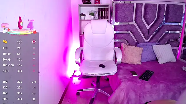 Snapshot of Eva_Walker_ chatting on 10/10/25, 06:45 Eva Walker  online show from 10/10/25, 06:45