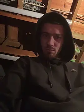 Snapshot of Johnclips2 chatting on 09/28/25, 03:34 Johnclips2 online show from 09/28/25, 03:34