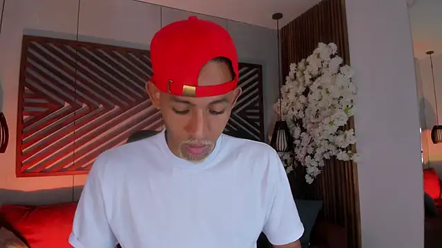 Snapshot of B_Wild chatting on 09/19/25, 03:30 B Wild online show from 09/19/25, 03:30