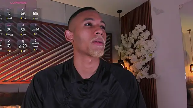 Snapshot of B_Wild chatting on 10/31/25, 03:29 B Wild online show from 10/31/25, 03:29